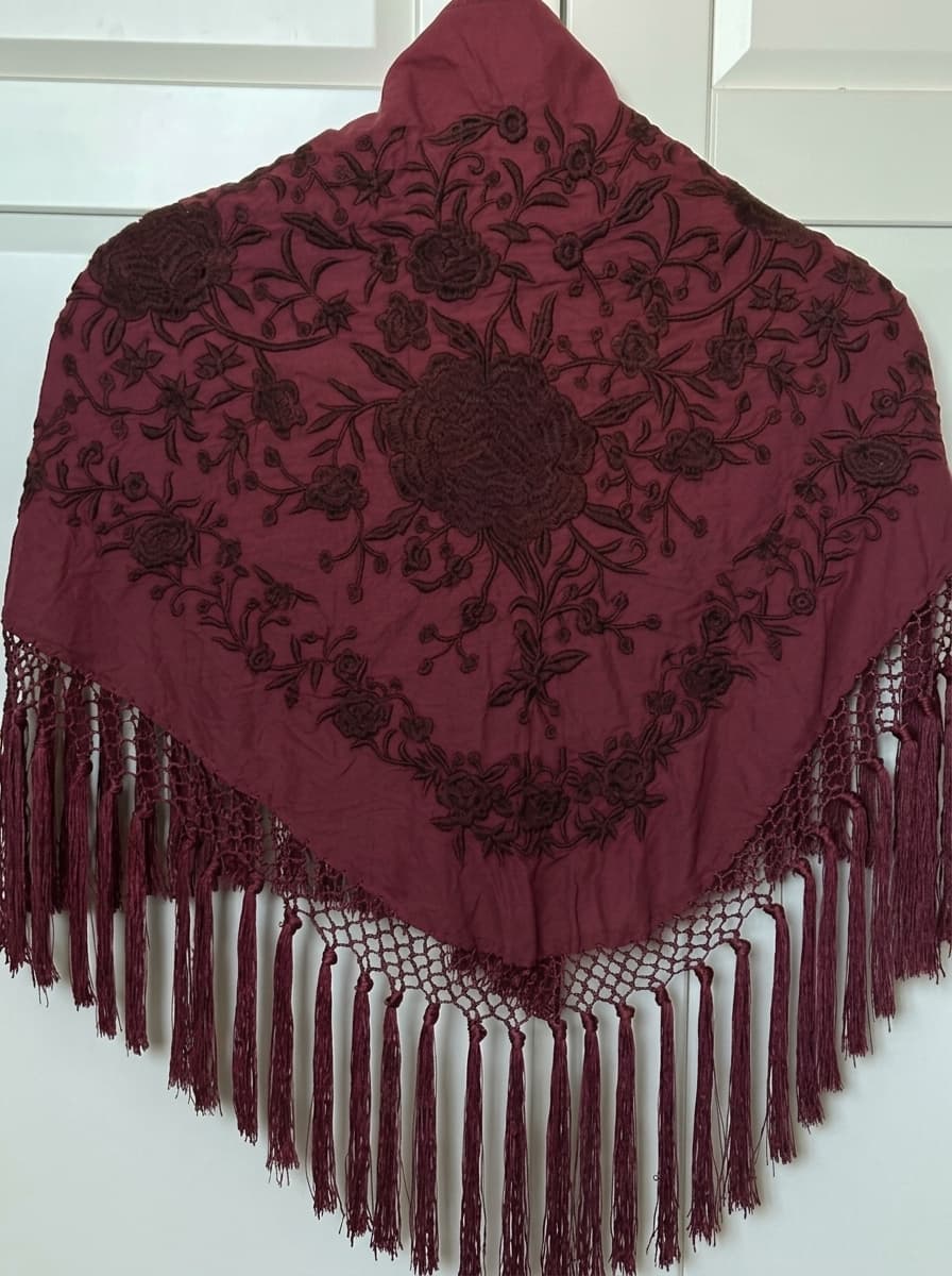 Mantón Burdeos Bordado