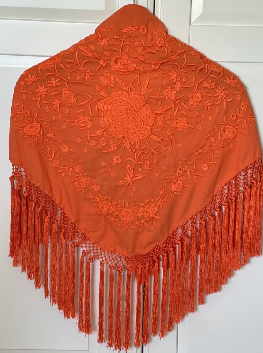 Mantón Naranja Bordado